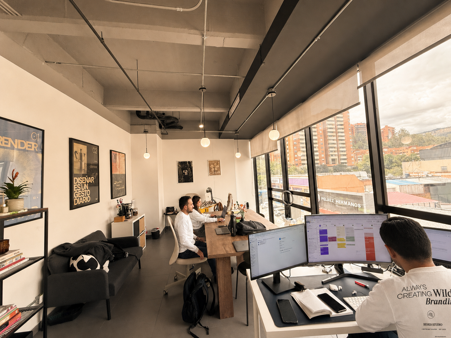 Oficina y equipo de Flor de Selva Studio en Bogotá